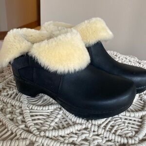 Dansko Bessie Burnished Nubuck Dark Patent Clog Women's New Size 7.5